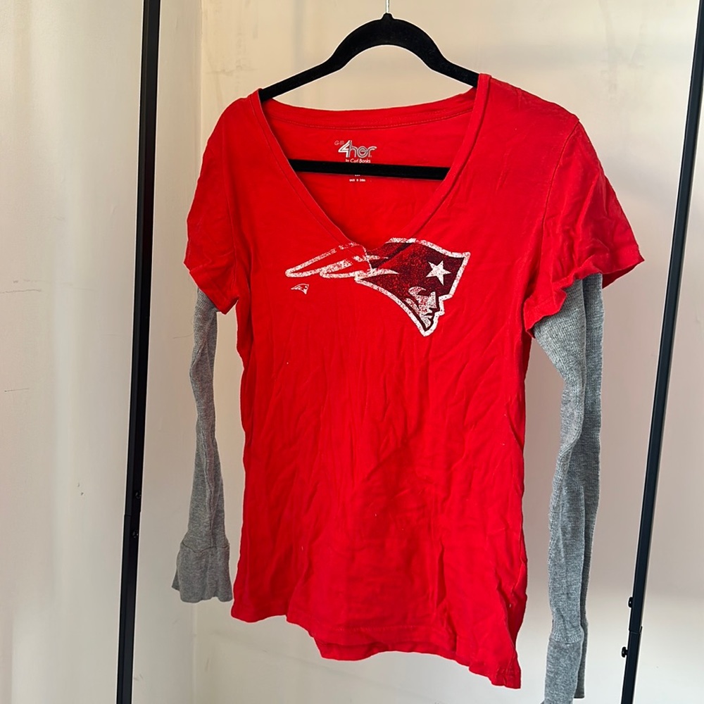 Women’s medium red patriots logo longsleeved T-shirt